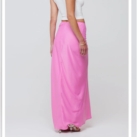 RESA Ziggy skirt in dragonfruit pink - Picture 2 of 5